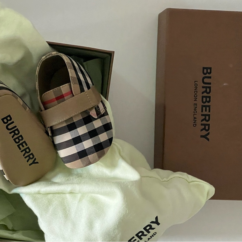 Burberry shoes size 2